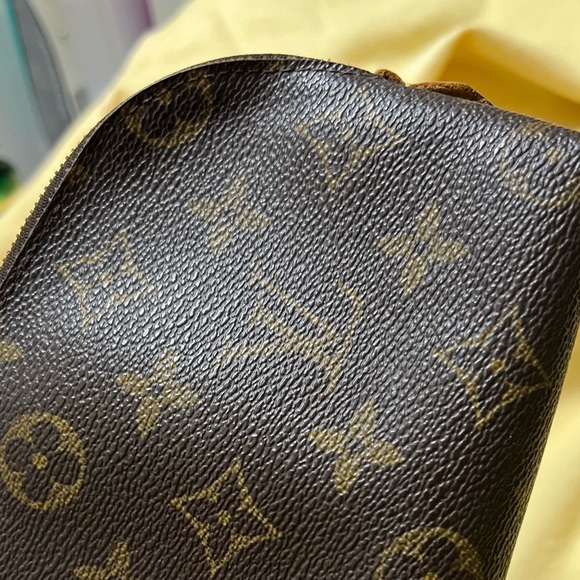 Louis Vuitton Cosmetic Pouch - Picture 2 of 16